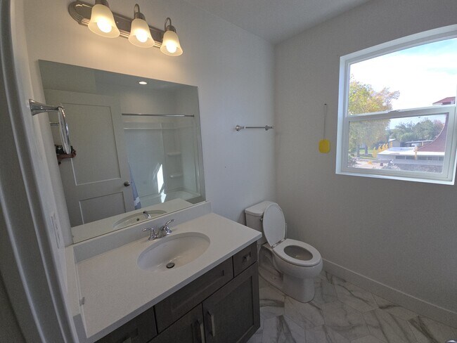 Building Photo - 754 E 950 N