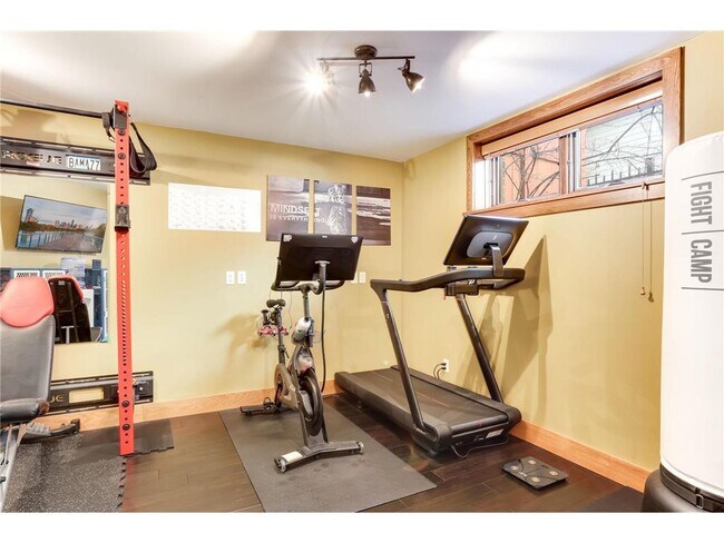 Building Photo - 2012 W Laurel Ave