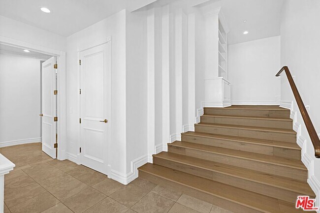 Building Photo - 16646 Cll Brittany