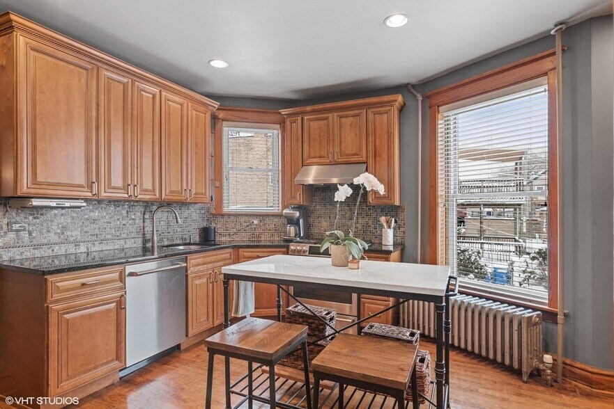 (Currently Unfurnished) - 1823 W 22nd Plz