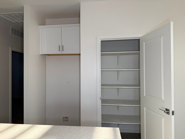 Building Photo - 2462 E Alonso Dr