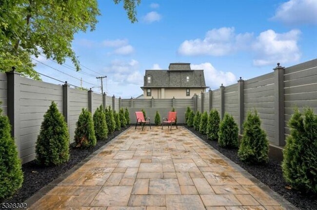 Building Photo - 350 Arlington Ave