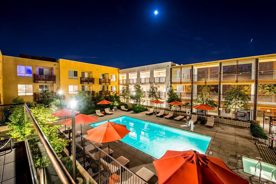 Primary Photo - Runway Playa Vista