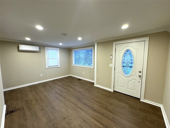 Building Photo - 1216 Vestal Rd