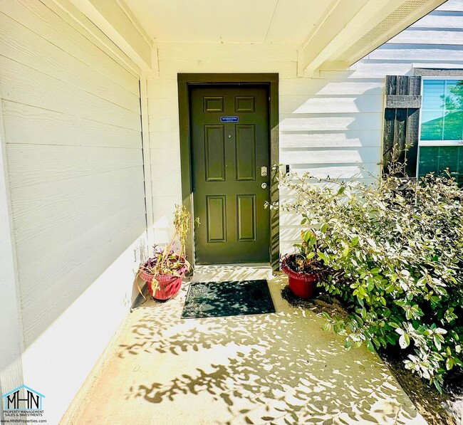 Building Photo - Welcome to Your Dream Home! A Stunning 2-story House with 4 spacious bedrooms and 2.5 baths!