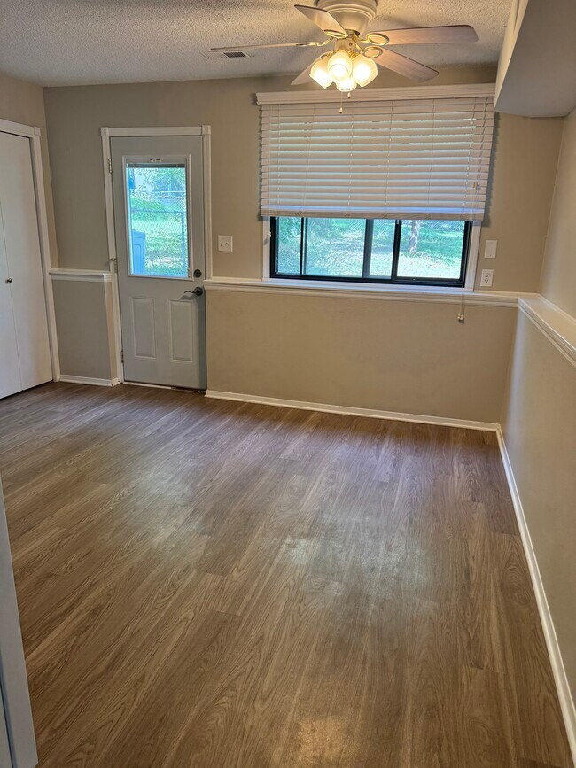 Kitchen - 4202 Enden Ln