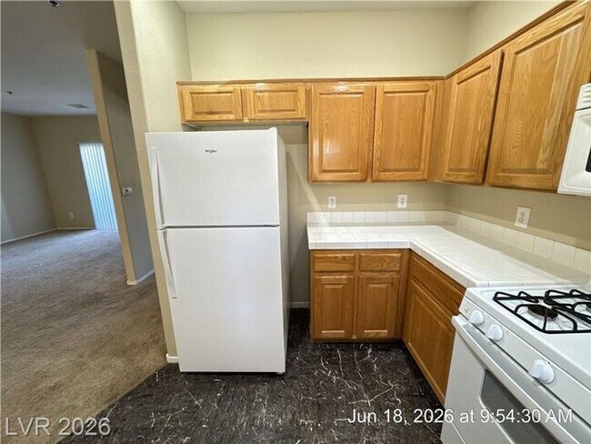 Building Photo - Green Valley Condo w/Community Pool!!