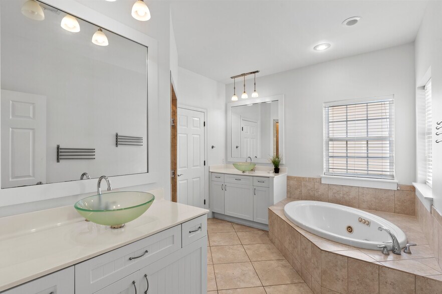Building Photo - 80 Saint Simon Cir