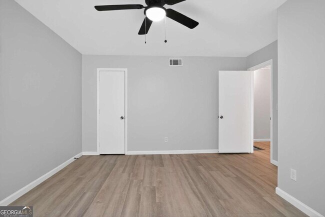 Building Photo - 2917 N Dekalb Dr