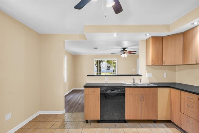 Building Photo - Now Leasing 3-Bedroom, 2-Bath House with Detached Garage for Move in August 1st!