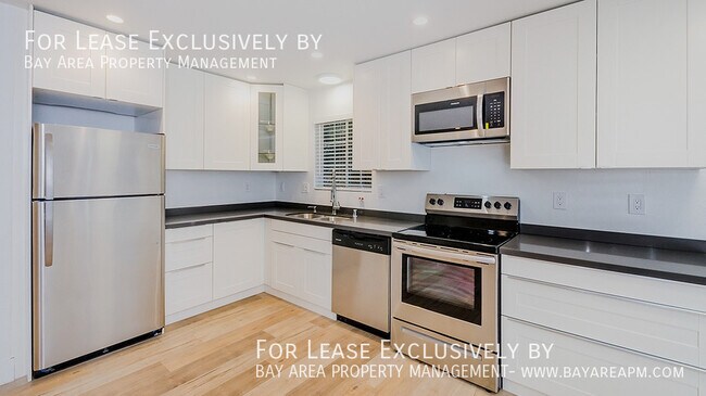 Building Photo - 697 Iris Ave