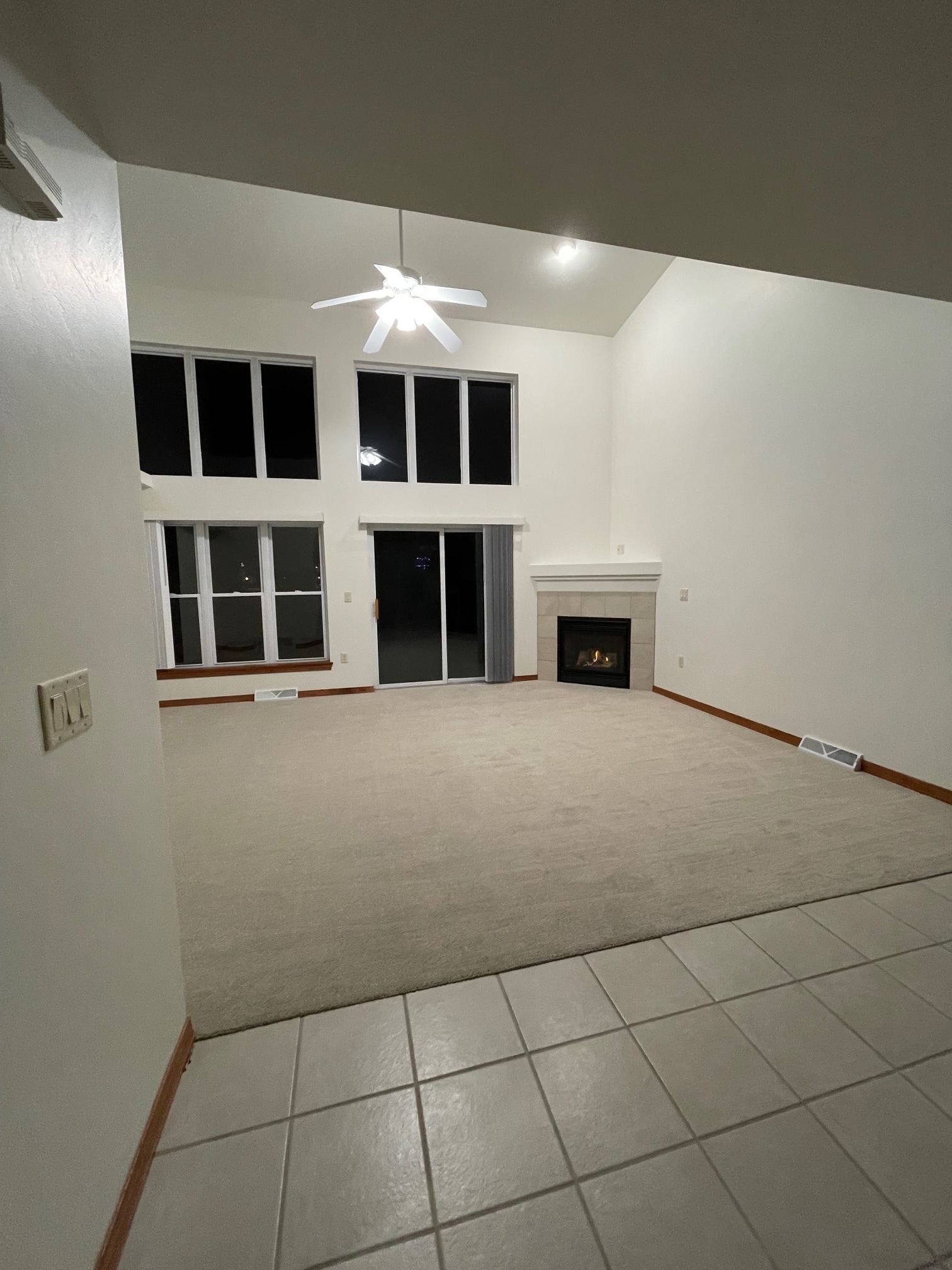 Great Room with 2 story ceiling and gas fireplace - 2034 River Point Ct