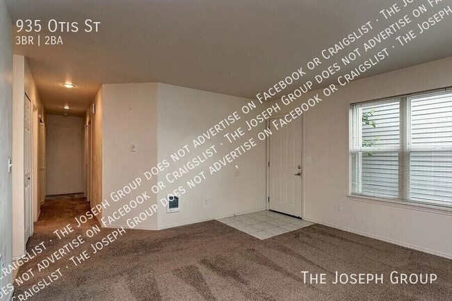 Building Photo - 935 Otis St