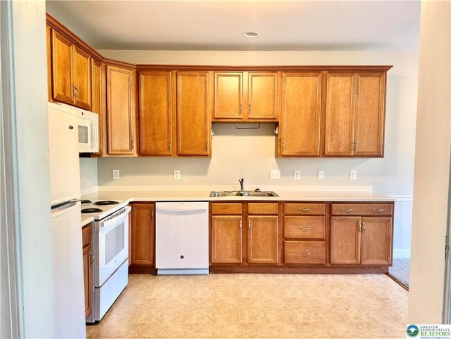 Building Photo - 288 Maple Ct