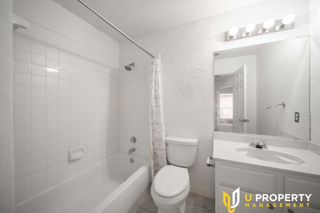 Building Photo - Stylish 3-Bedroom Home in Flower Mound