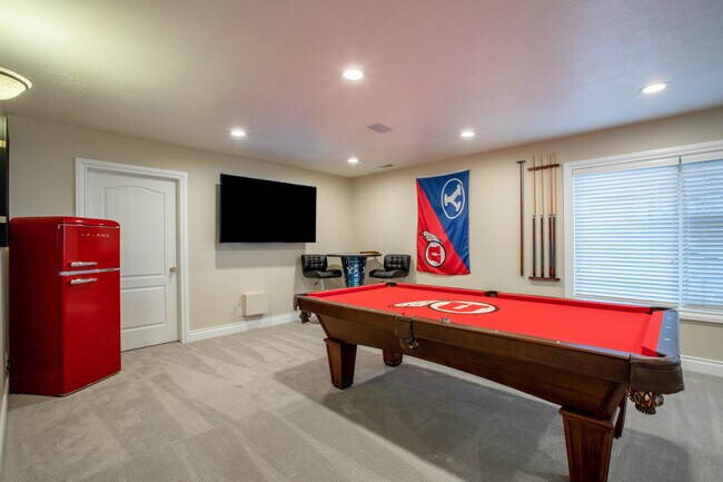 Building Photo - 678 Scenic Hills Dr