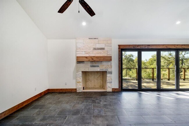 Building Photo - 108 Hub Dr