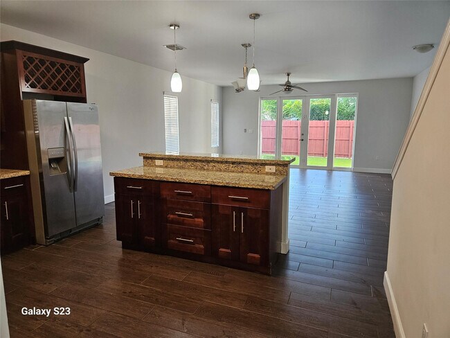 Building Photo - 323 SW 11th St