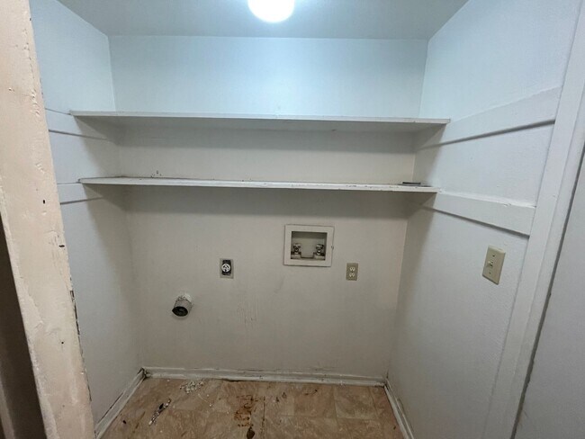 Building Photo - 3 Bed Duplex OKC