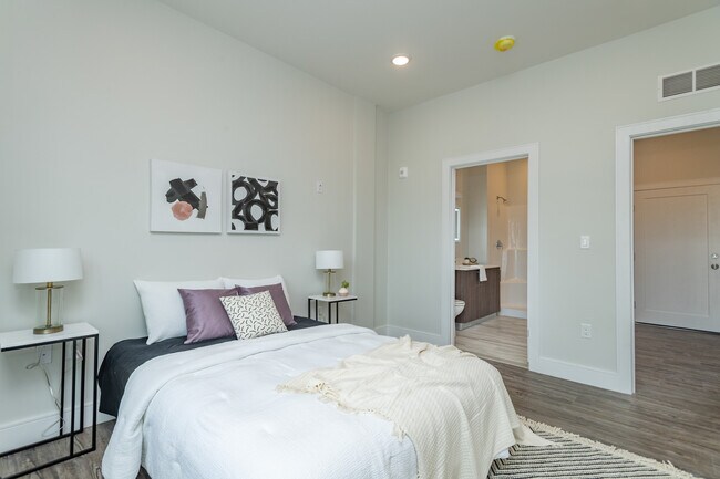 Building Photo - 16 Laurel St