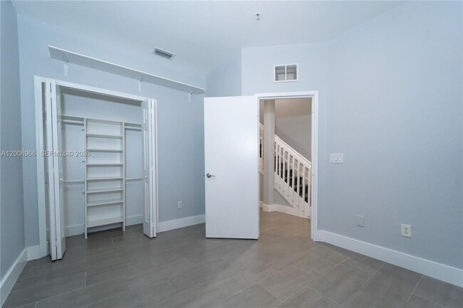 Building Photo - 3515 Shoma Dr