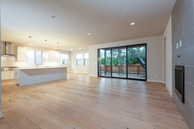 Building Photo - 4077 233rd Pl SE