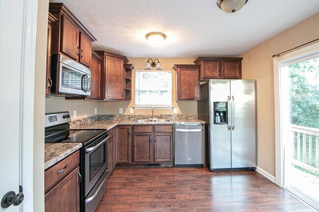 Building Photo - 570 Somerset Ln
