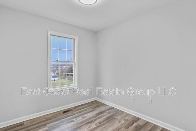 Building Photo - 119 E Rd