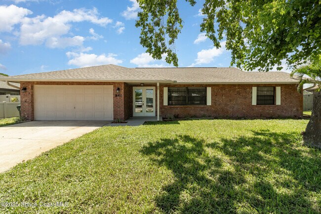 Building Photo - 841 Raintree Ave