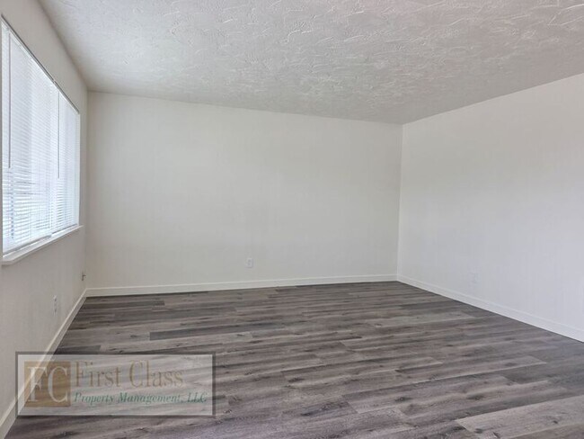 Building Photo - 12345 SW Hall Blvd