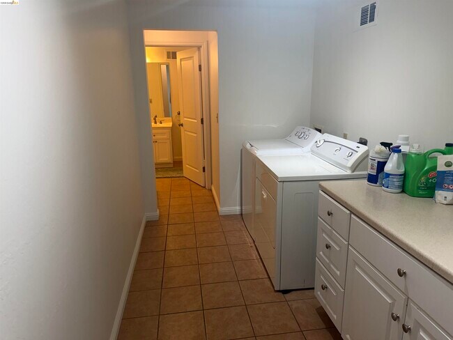 Building Photo - 3281 Madera Ave