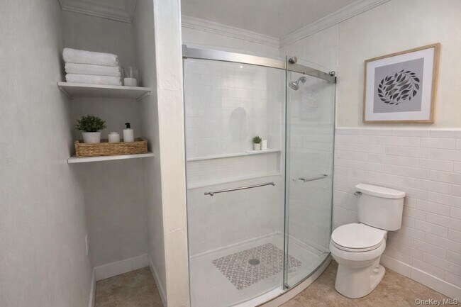 Building Photo - 110 Jericho Tpke