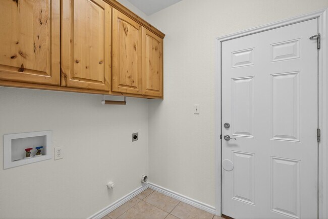 Building Photo - 114 Friend's Wood Ave