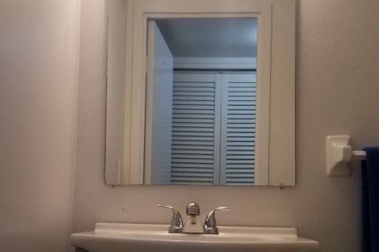 Half bath - 1051 79th Ave N