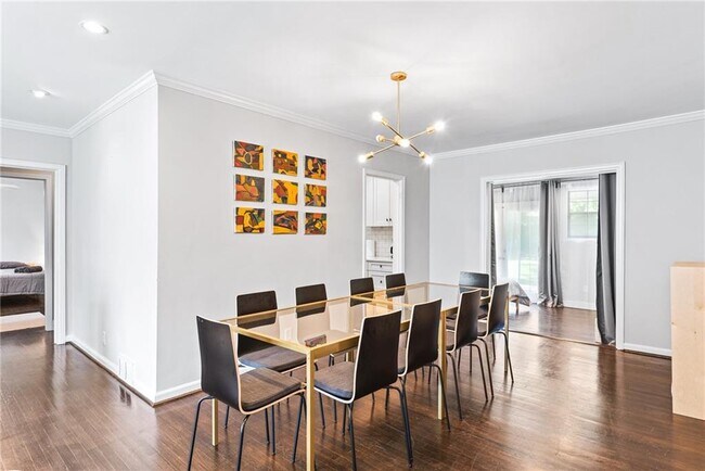 Building Photo - 1257 Briar Hills Dr NE