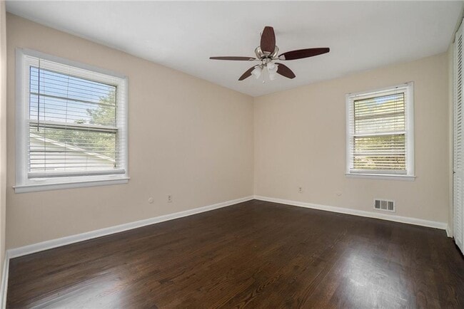 Building Photo - 1225 Laurel Hill Dr