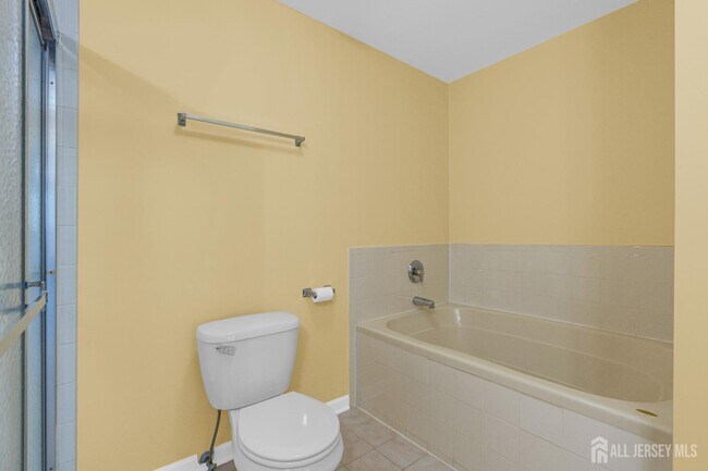 Building Photo - 356 Hawthorne Rd