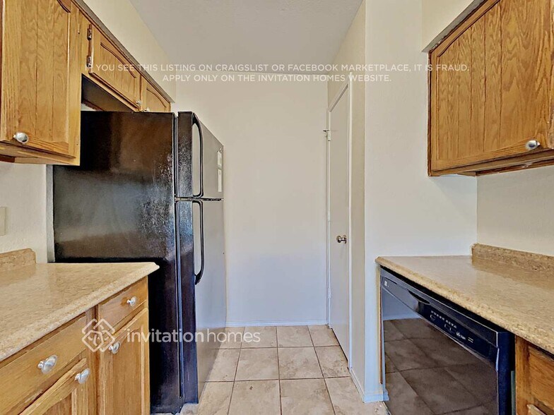Building Photo - 1229 N Creek Dr