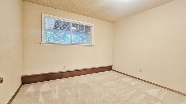 Building Photo - Charming 4 Bed 2 Bath Home in Wedgewood