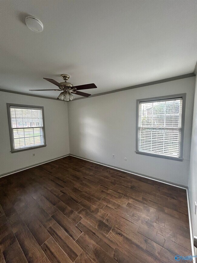 Building Photo - 2327 Quince Dr SE