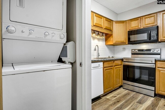 Building Photo - 1825 St Julian Pl