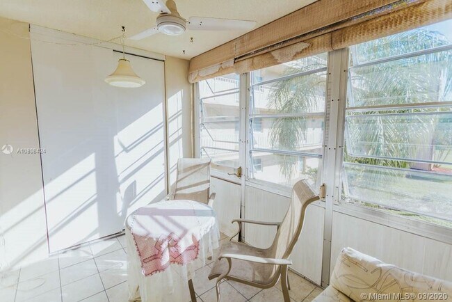 Building Photo - 300 NE 26th Ave