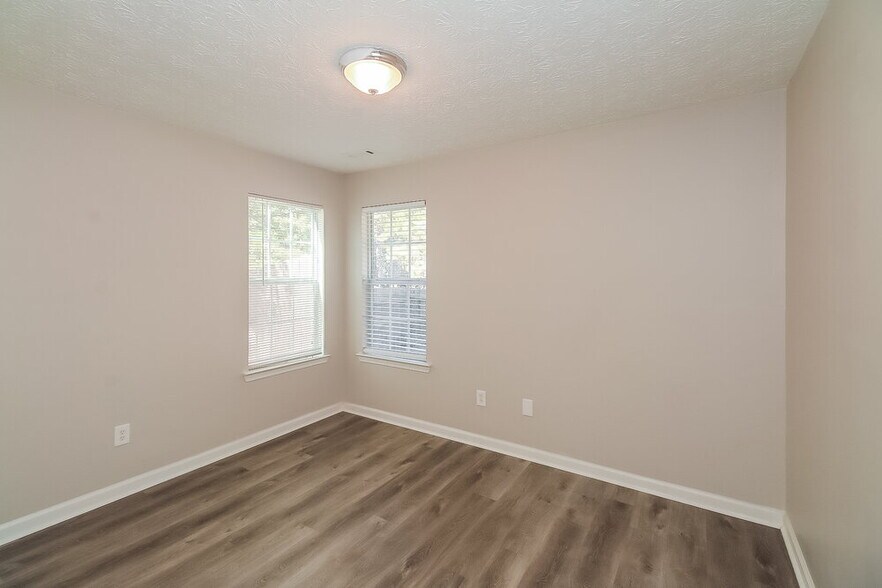 Building Photo - 11 Grier Ln