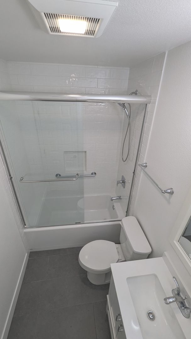 Building Photo - Tierrasanta 4 bedroom 2.5 bath, Garage, Up...