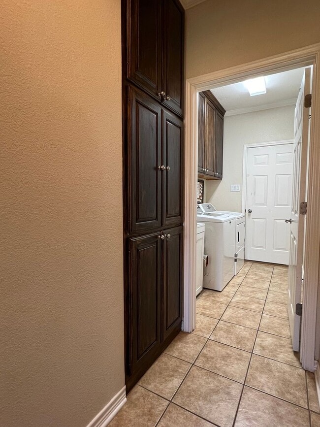 Building Photo - 1535 Glenwood Dr