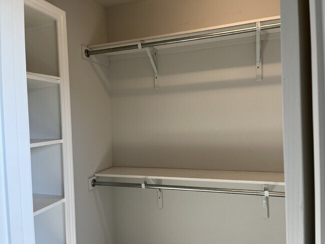 Building Photo - 6050 Sanmar Dr