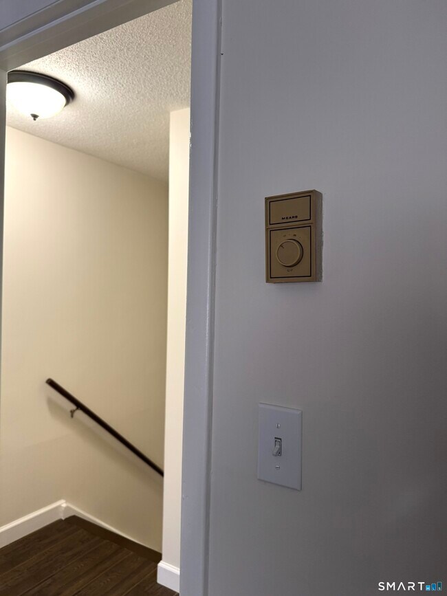 Building Photo - 39 Horton Hill Rd