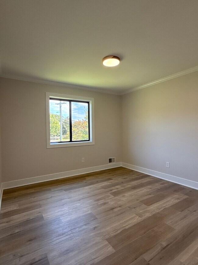 Building Photo - 4 bed 3 bath in Marietta!