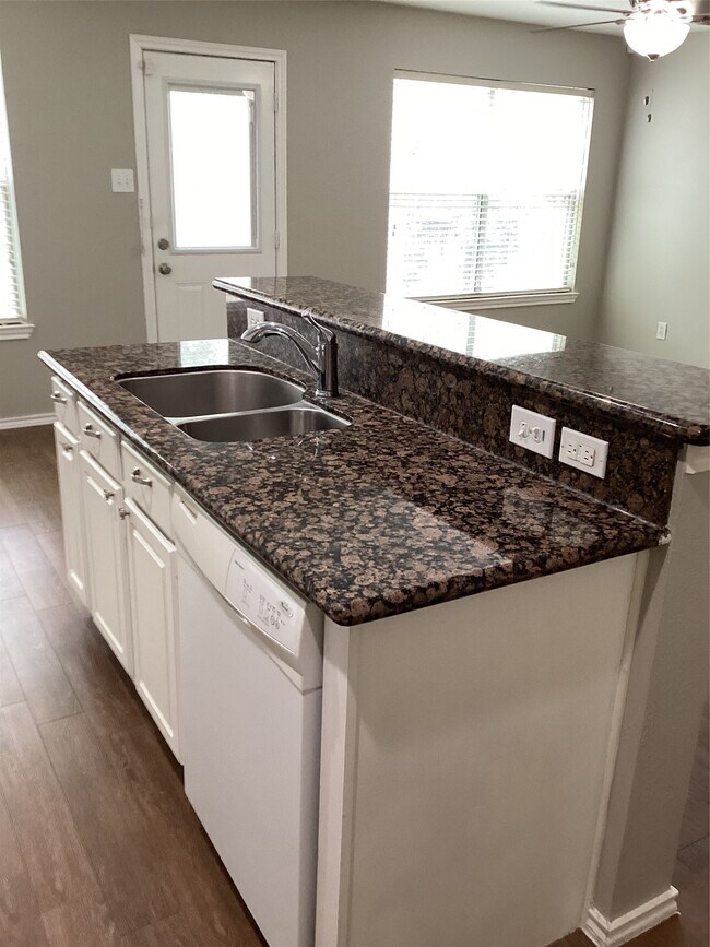 Building Photo - 46 Wineberry Pl