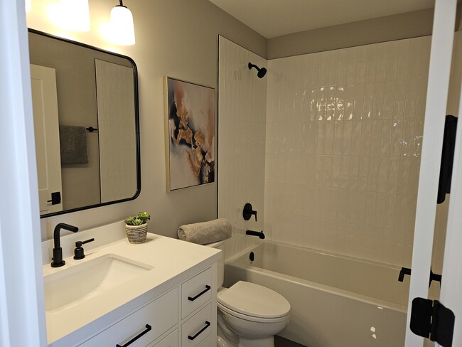 Building Photo - 178 Pointe Dr